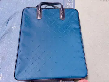 네이비 컬러 백