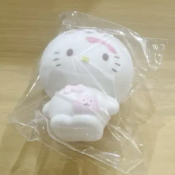 치이카와 산리오 콜라보 플로키 마스코트 치이카와를 쓴 헬로키티