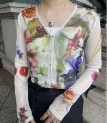 AMERI 2WAY SMOKE FLOWER SHEER TOP 아이보리