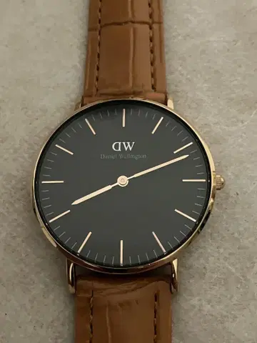 작동 Daniel Wellington QZ 손목시계 가죽 벨트 새상품