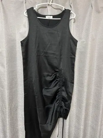 PAGEBOY 블랙 슬리브리스 원피스 아지메 개더 새틴