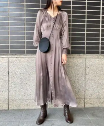 FRAY ID 프레이 아이디 데콜테 다이아 넥 새틴 원피스