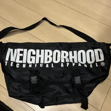 네이버후드 메신저 백 블랙