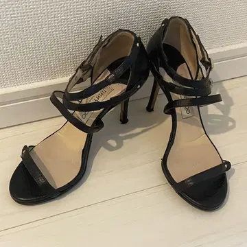 지미추 블랙 가죽 샌들 35