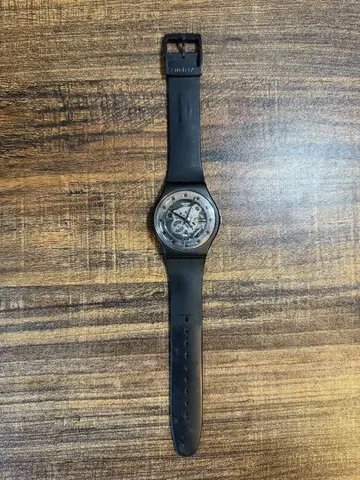 Swatch 스켈레톤 손목시계 블랙