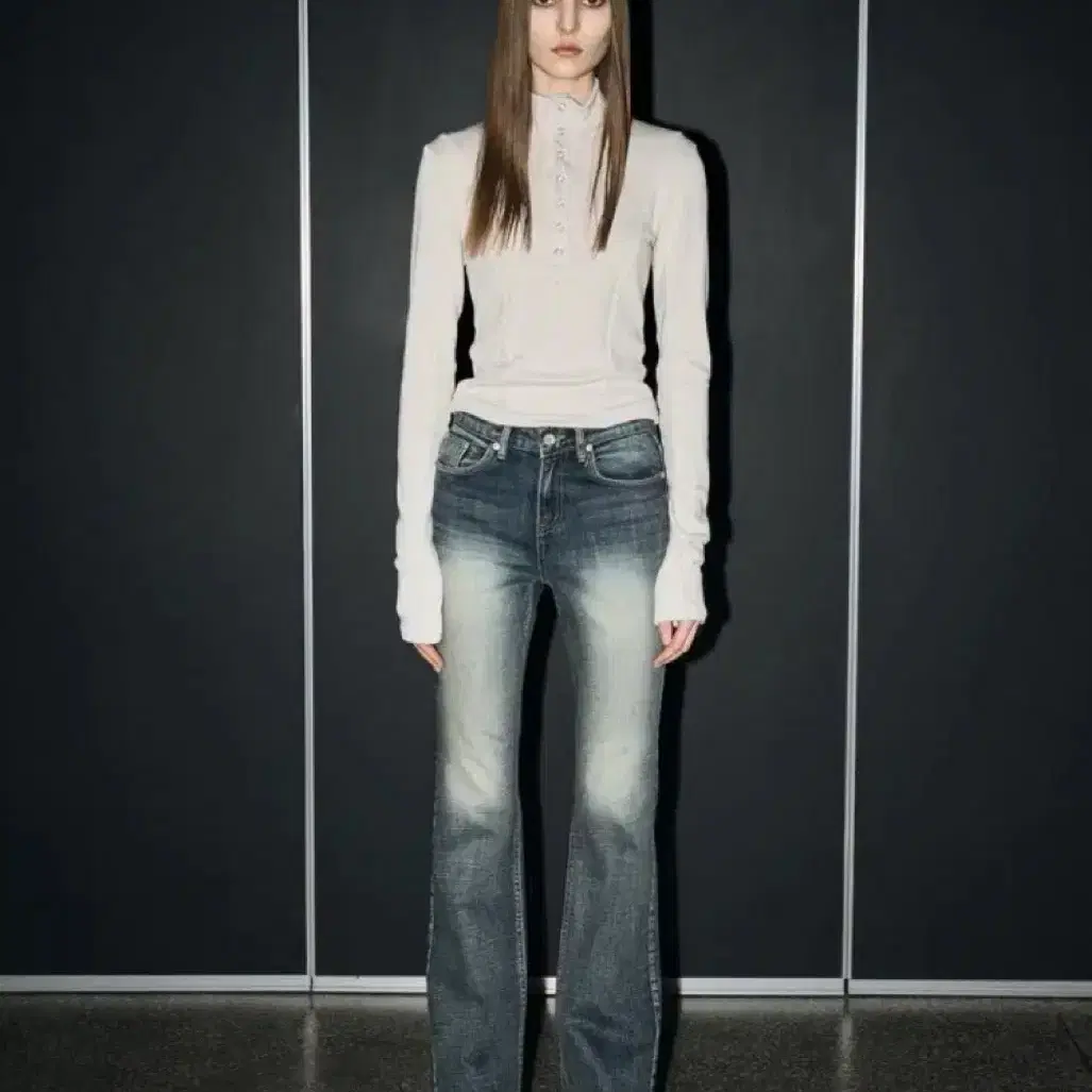 【BOHEMIAN SEOUL】KNEE OPEN RIPPED WIDE JEANS (GRAY) BOHEMIAN SEOUL | 보헤미안서울 Bohemian Seoul KNEE OPEN