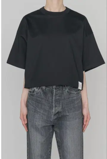 HYKE CROPPED SHORT-SLV TEE 하이크 티셔츠