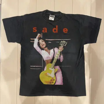 sade 기타 프린트 티셔츠 L 사이즈 블랙