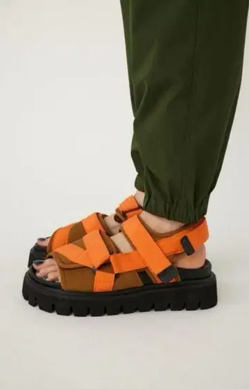 새상품급 나곤스탄 스포츠 샌들 오렌지 23cm 청키힐 통굽