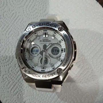 가격 인하했습니다 CASIO G-SHOCK 화이트 고무 벨트