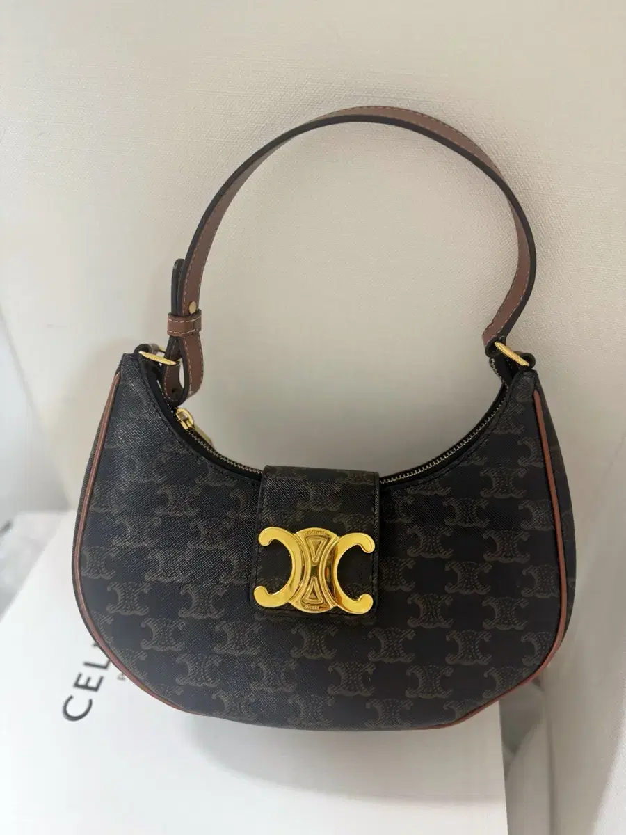 Seline Ava Triomphe Authentic