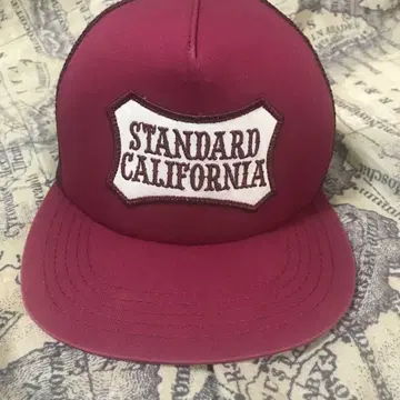 STANDARD CALIFORNIA 트래커 캡 버건디
