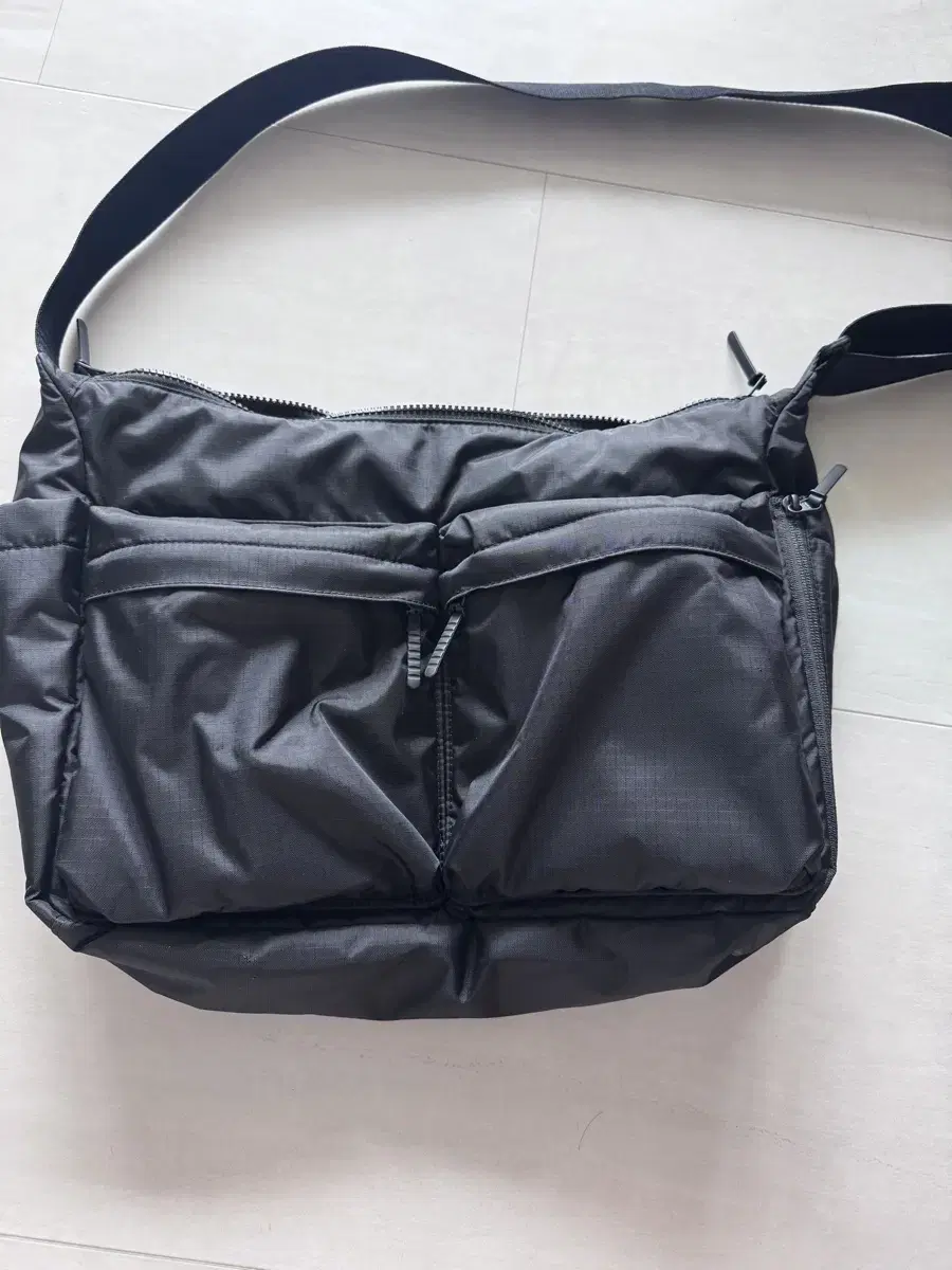 Uniqlo Multi Pocket Shoulder Bag
