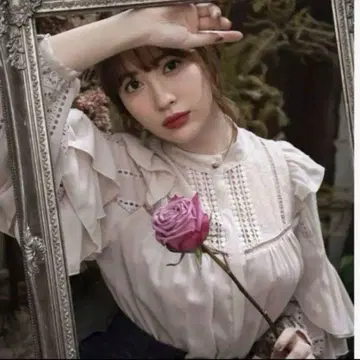 부풀린 소매 레이스 블라우스