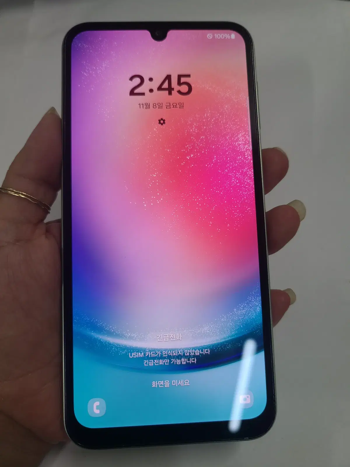 Galaxy A24 with 3 free accessories, no screen burn-in