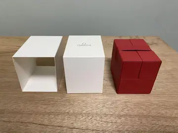 오메가 빨간색 가죽 시계 케이스 Red Watch Case