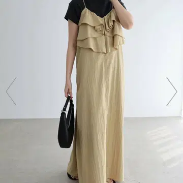 andme 랜덤 프릴 롱 캐미 원피스 베이지