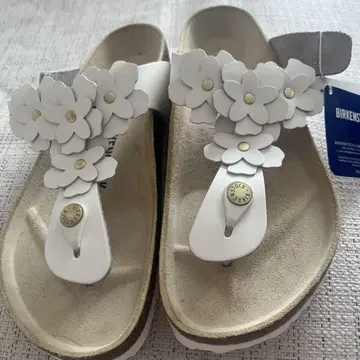 미사용 새상품 BIRKENSTOCK 플라워 모티브 샌들 39