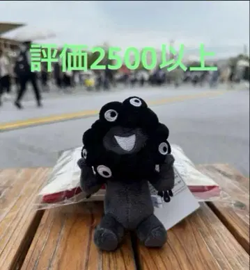 오사카 엑스포 검정 미야쿠미야쿠 카라비너 키링 블랙 앉은 자세