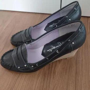 Kensington 블랙 웨지 힐 펌프스 23.5