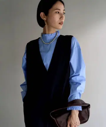 안피로 프릴이 달린 블루 셔츠 S 세레모니 오피스 캐주얼