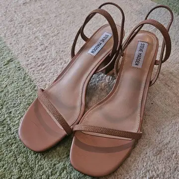 Steve Madden 베이지 스트랩 샌들