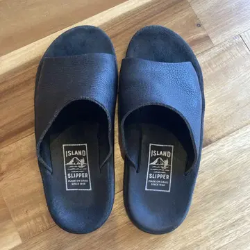 ISLAND SLIPPER 블랙 샌들 사이즈 9