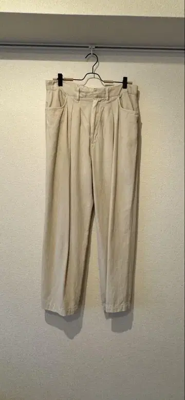 FARAH Two-tuck Tapered Pants 파라 팬츠