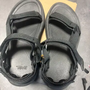 Teva 블랙 스포츠 샌들