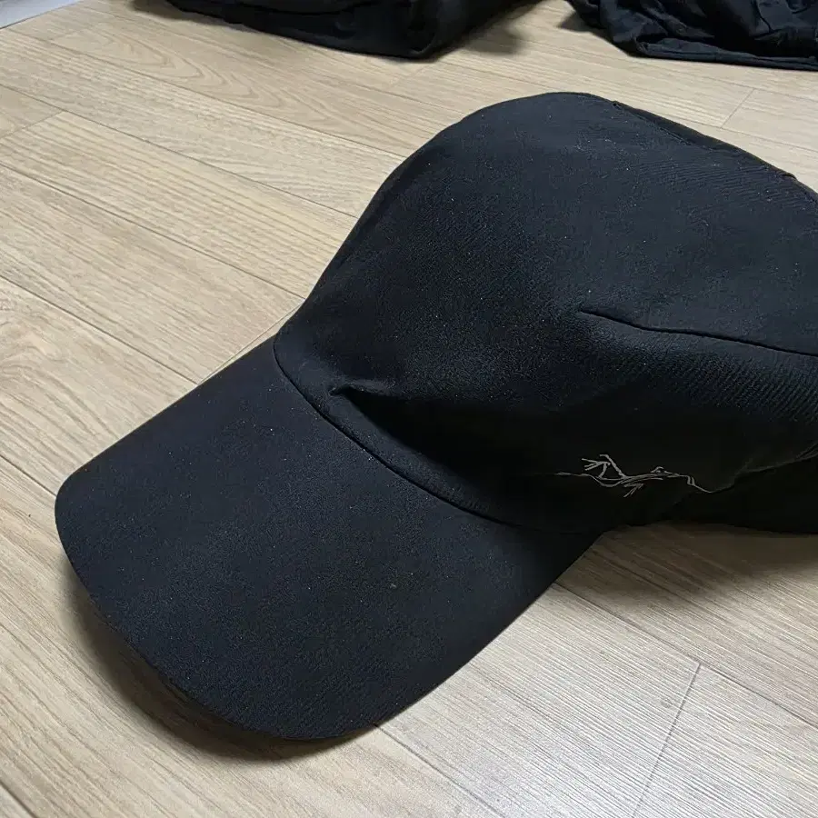 ARC'TERYX | 아크테릭스 Arc'teryx Calvus Cap L/XL on Bunjang