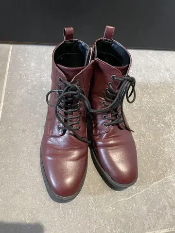 렙심 버건디 가죽 레이스업 부츠 사이즈 S