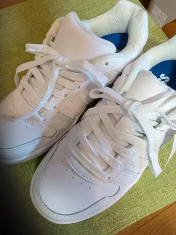 K-Swiss 화이트 스니커즈