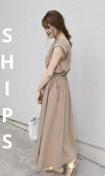 SHIPS 워셔블 허리 개더 리본 원피스 베이지