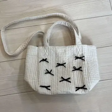 Gypsohila 리본 퀼팅 토트백