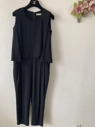 블랙 팬츠 셋업 슬리브리스