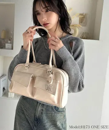 Classical ELF 참 포함 숄더백