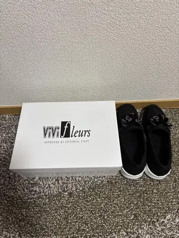 ViVi fleurs 블랙 리본 스니커즈