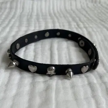 모멘텔 스컬 하트 스터드 초커