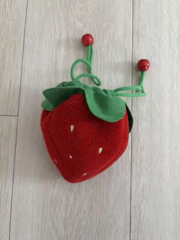 라브라리 페이러 딸기 파우치