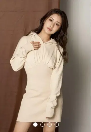 다리치 Darich 베이지 후드 부착 원피스 맨투맨 택 포함