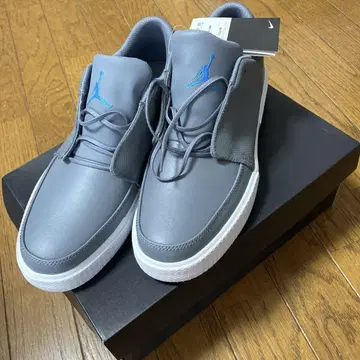 JORDAN 스니커즈