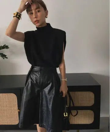 PADDED RIB TOP 블랙