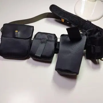 블랙 바디백 웨스트 파우치