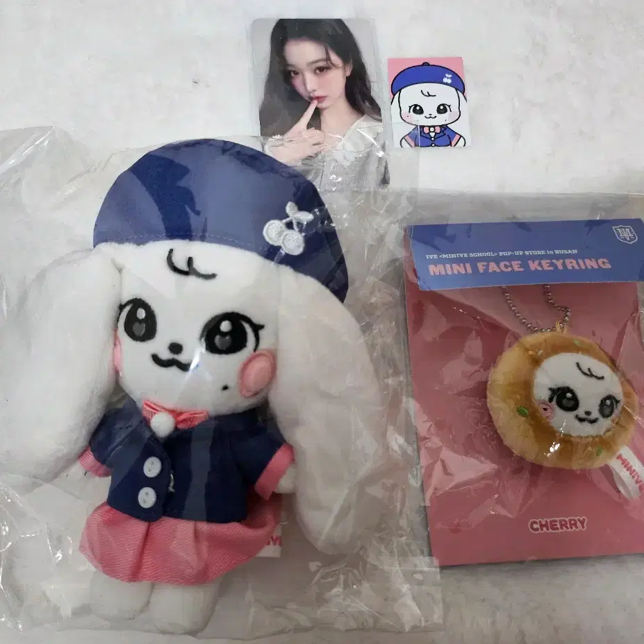 IVE | 아이브 Ive minive pop up pvc cross bag wonyoung on