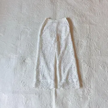 [새상품급] ERMANNO SCERVINO 화이트 레이스 플레어 팬츠