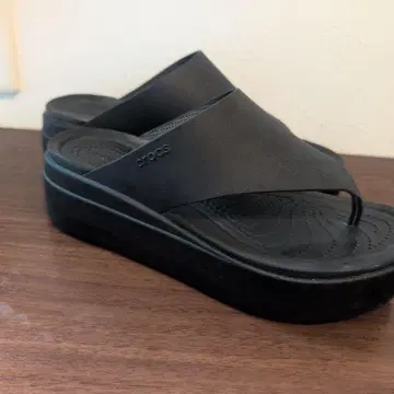 Crocs 블랙 스포츠 샌들 통굽