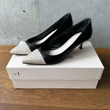 배송비 포함] Sergio Rossi 펌프스
