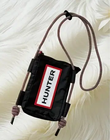 [새상품] HUNTER 헌터 숄더 폰파우치 블랙