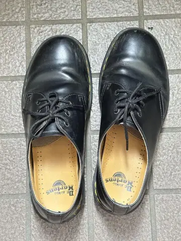 Dr. Martens 블랙 로퍼