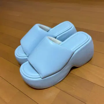 스카이블루 통굽 슬립온 샌들